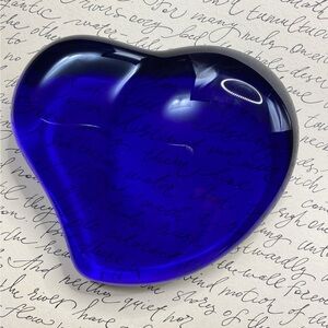 TIFFANY & Co Elsa Peretti Cobalt Blue Lead Crystal Glass Heart Paperweight